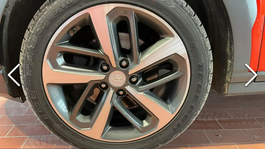 HYUNDAI Kona -