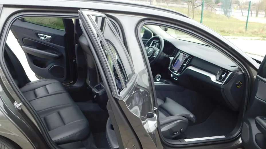 VOLVO V60 -