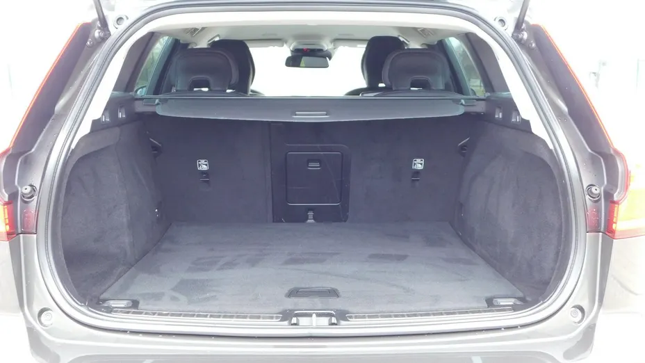 VOLVO V60 -