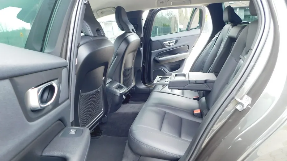 VOLVO V60 -