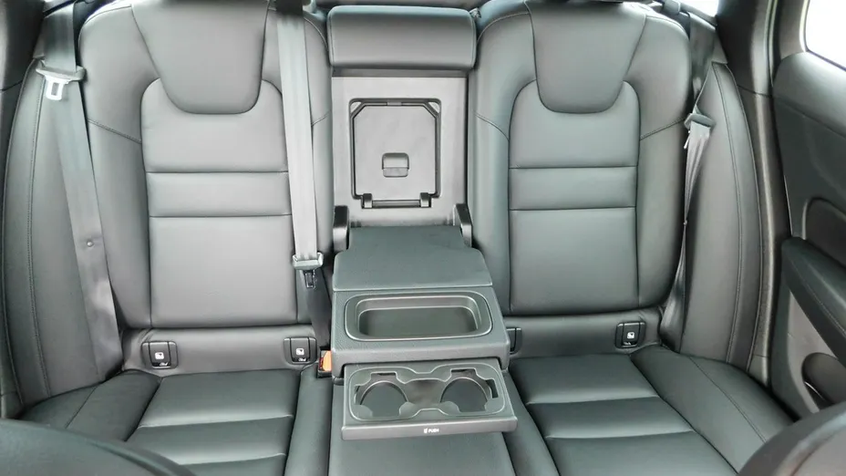 VOLVO V60 -