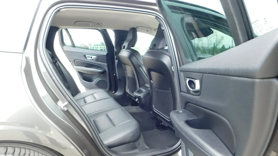 VOLVO V60 -