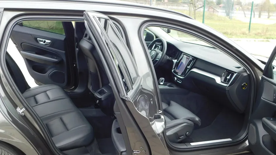 VOLVO V60 -