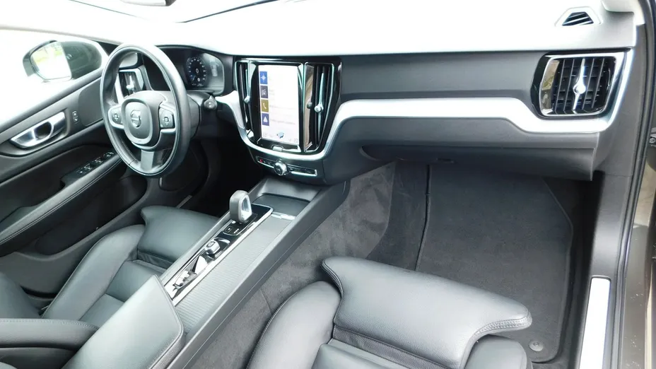 VOLVO V60 -