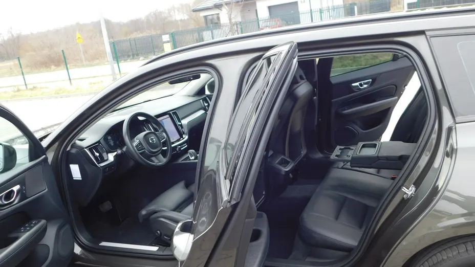 VOLVO V60 -