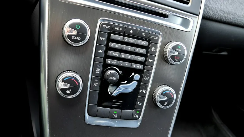 VOLVO XC60 -