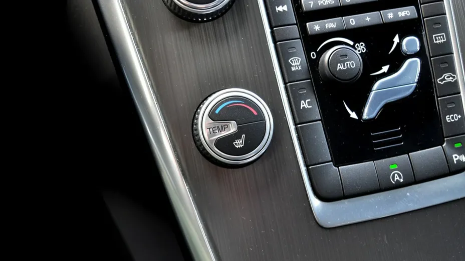 VOLVO XC60 -