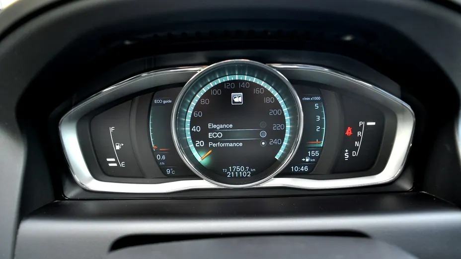 VOLVO XC60 -