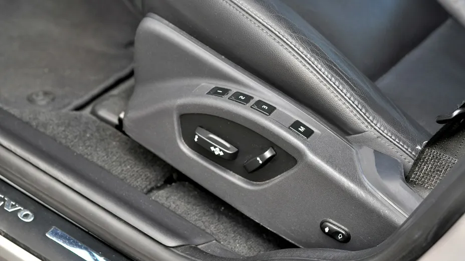 VOLVO XC60 -