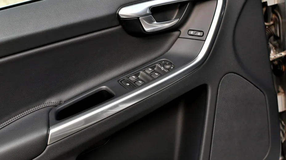 VOLVO XC60 -