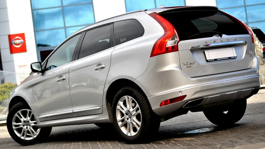 VOLVO XC60 -