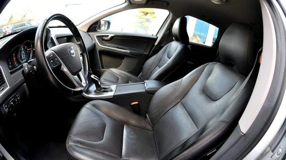VOLVO XC60 -
