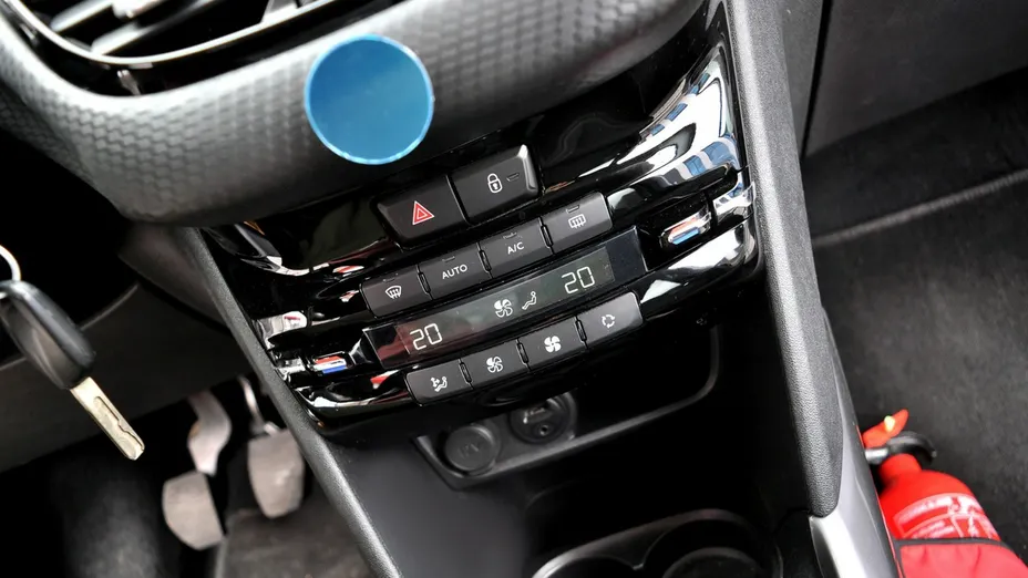 PEUGEOT 2008 -