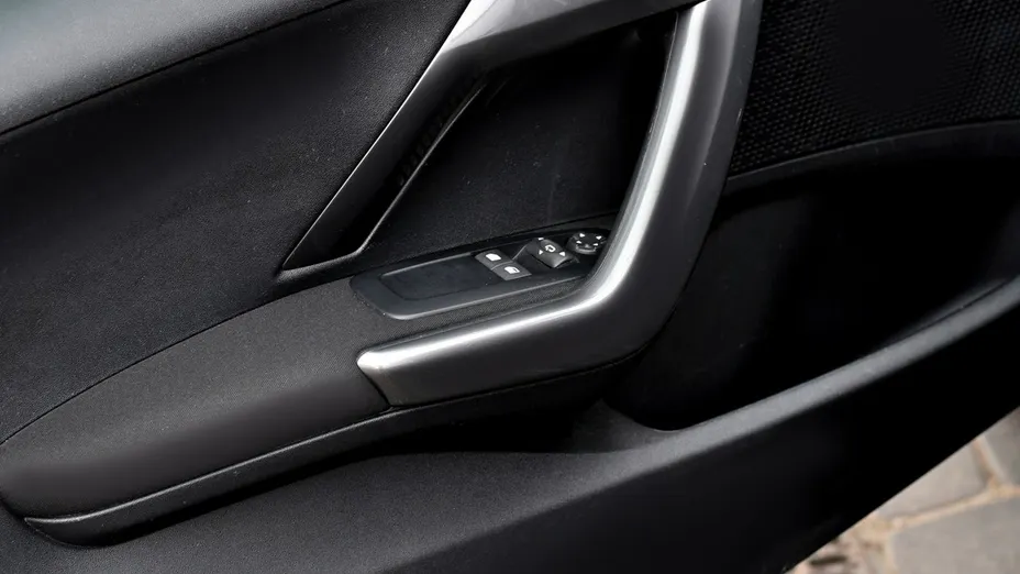 PEUGEOT 2008 -