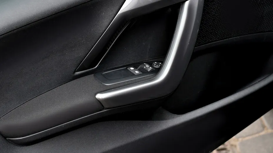 PEUGEOT 2008 -