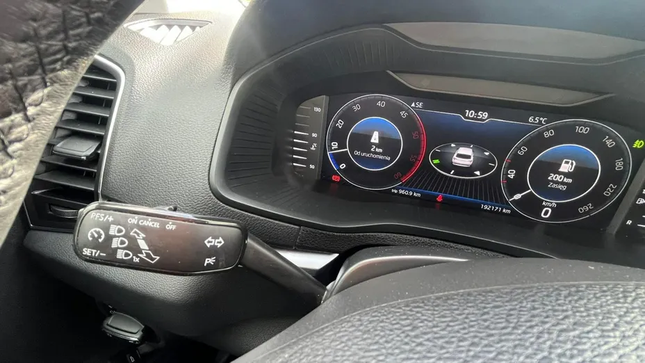 SKODA Karoq -