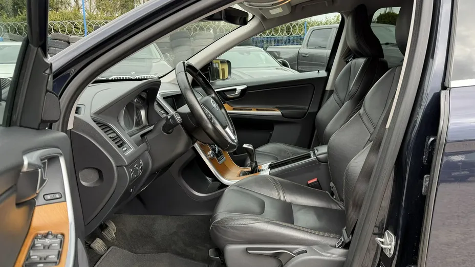 VOLVO XC60 -