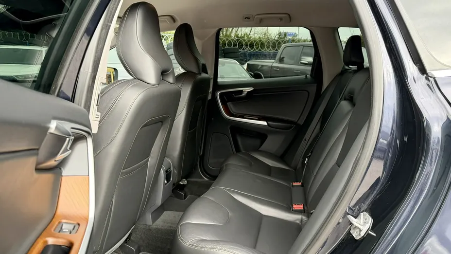 VOLVO XC60 -