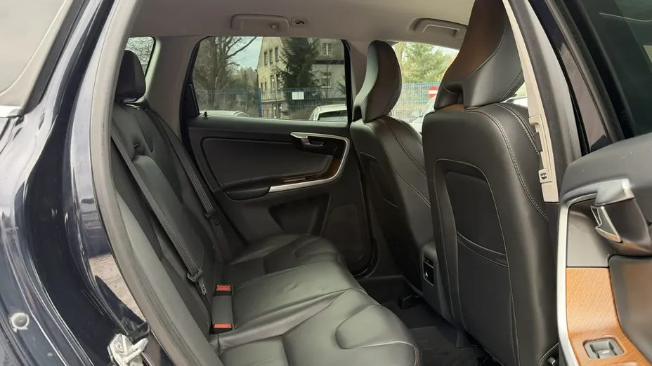 VOLVO XC60 -
