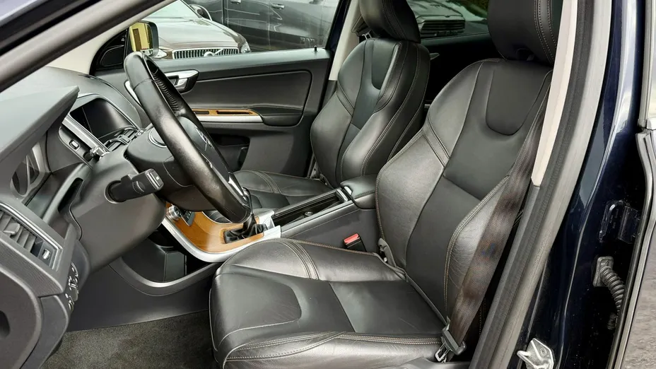 VOLVO XC60 -