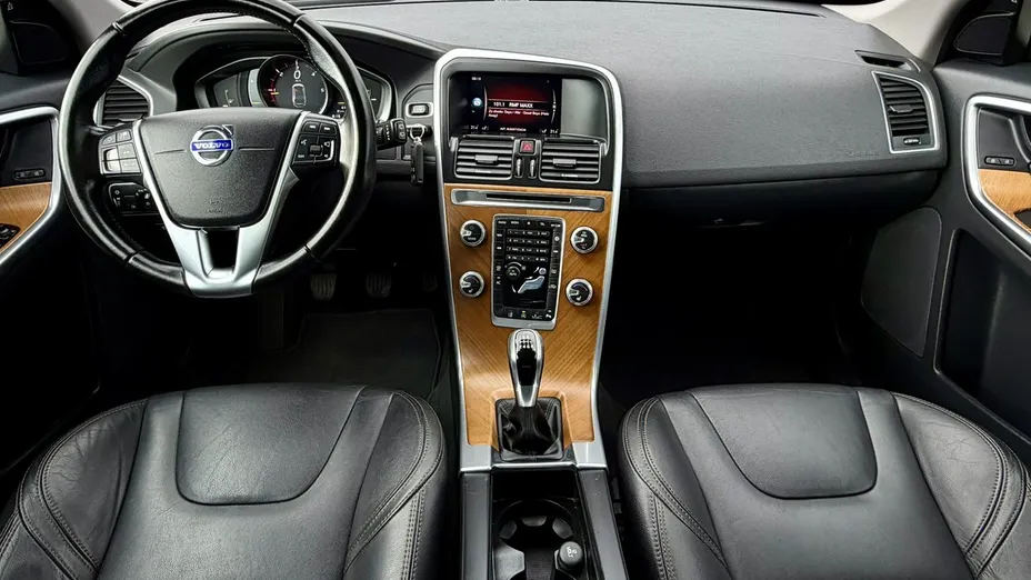 VOLVO XC60 -