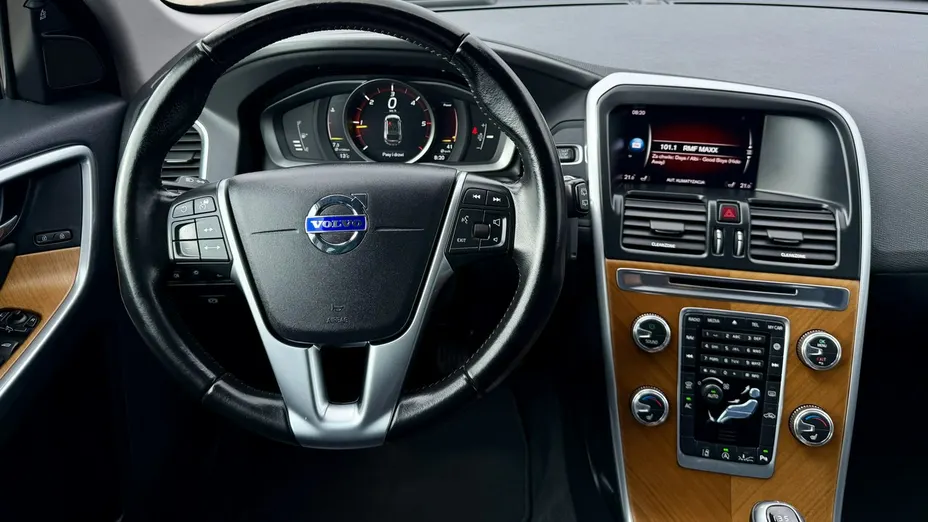 VOLVO XC60 -