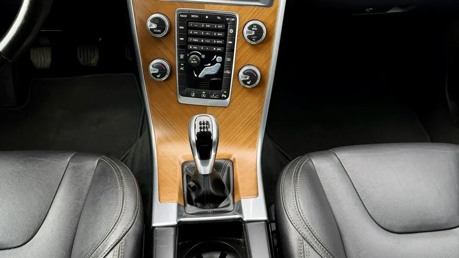 VOLVO XC60 -