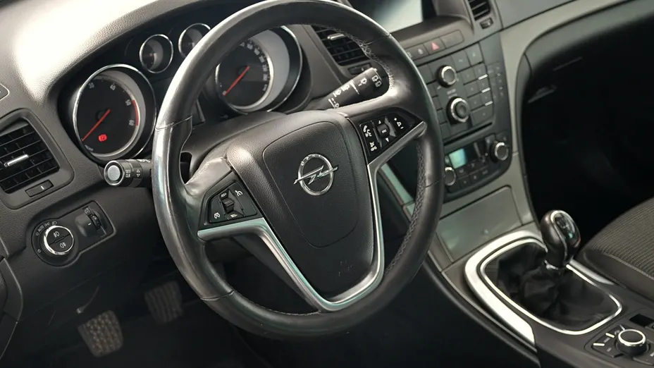 OPEL Insignia -