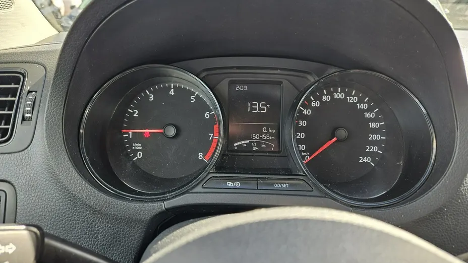 VOLKSWAGEN Polo -