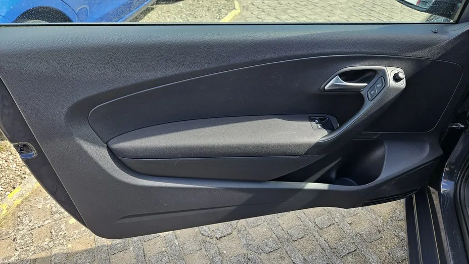 VOLKSWAGEN Polo -