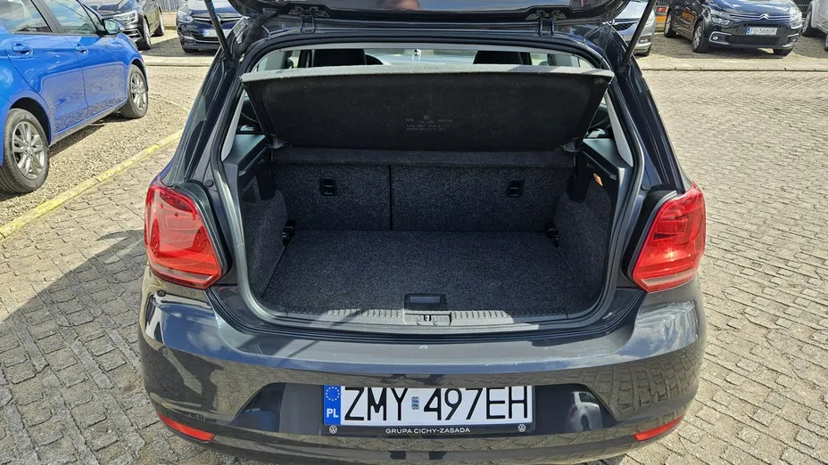 VOLKSWAGEN Polo -