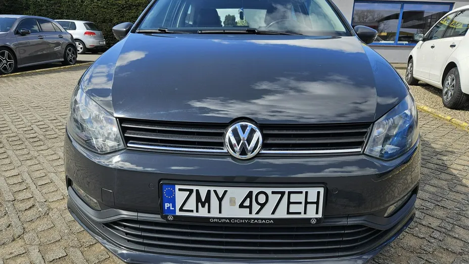 VOLKSWAGEN Polo -