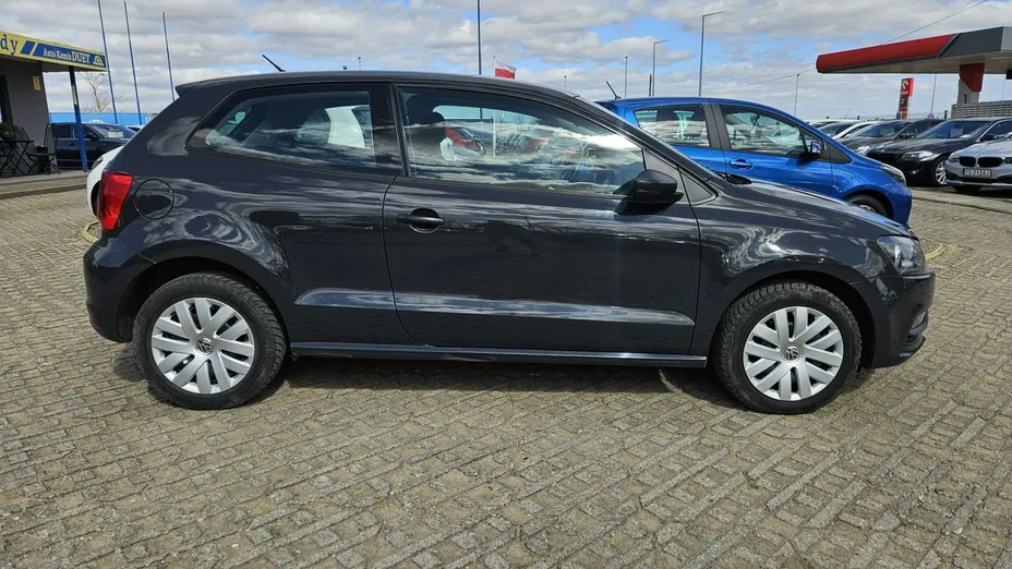 VOLKSWAGEN Polo -