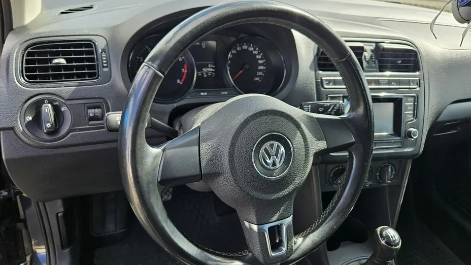 VOLKSWAGEN Polo -