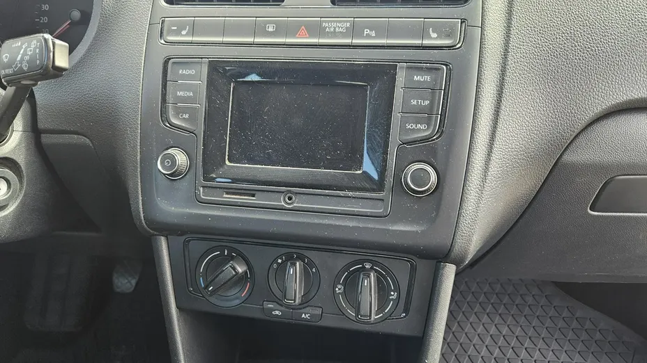 VOLKSWAGEN Polo -