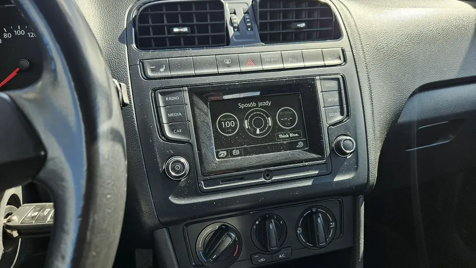 VOLKSWAGEN Polo -