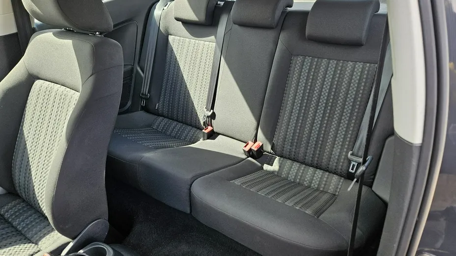 VOLKSWAGEN Polo -