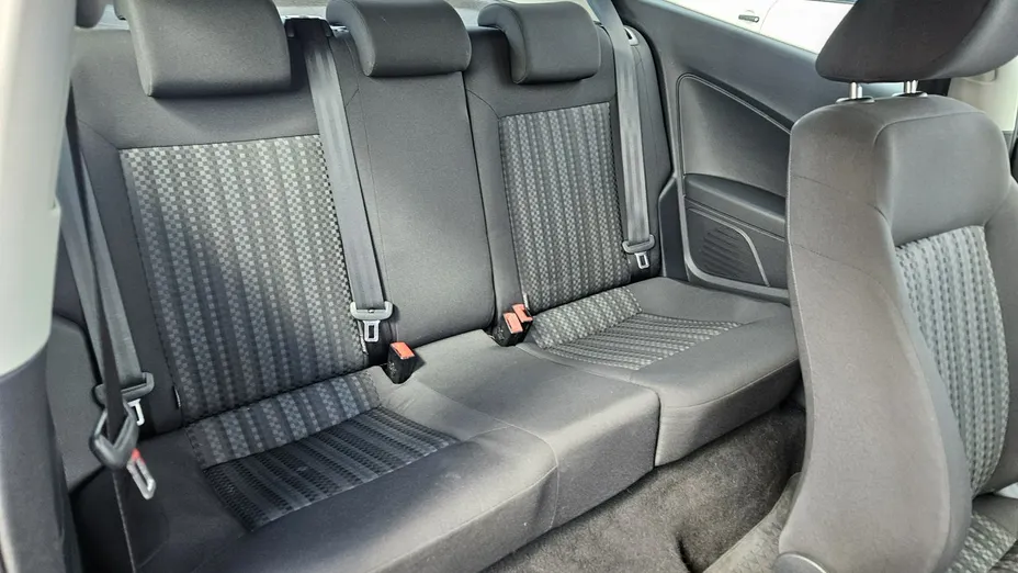 VOLKSWAGEN Polo -
