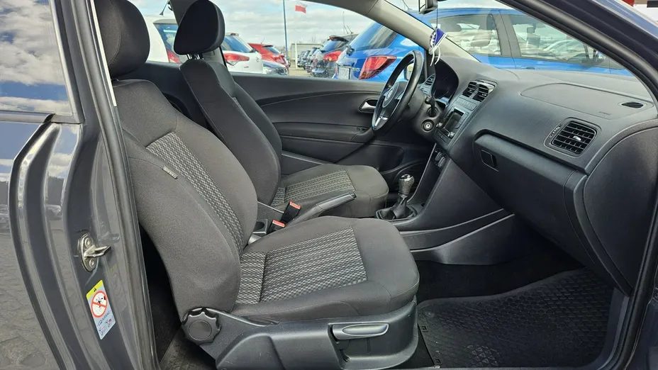 VOLKSWAGEN Polo -