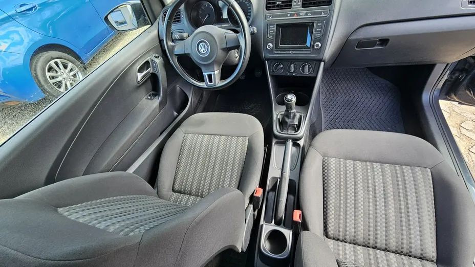 VOLKSWAGEN Polo -
