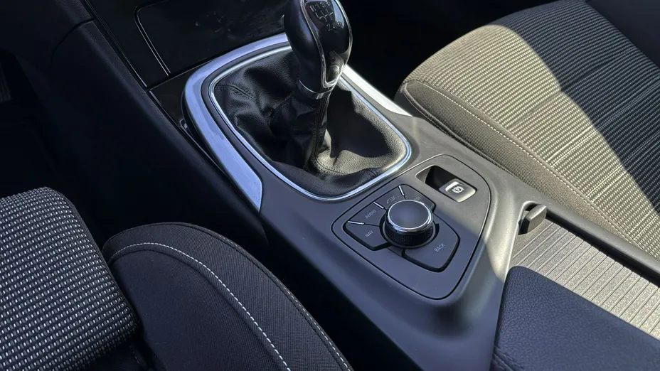 OPEL Insignia -
