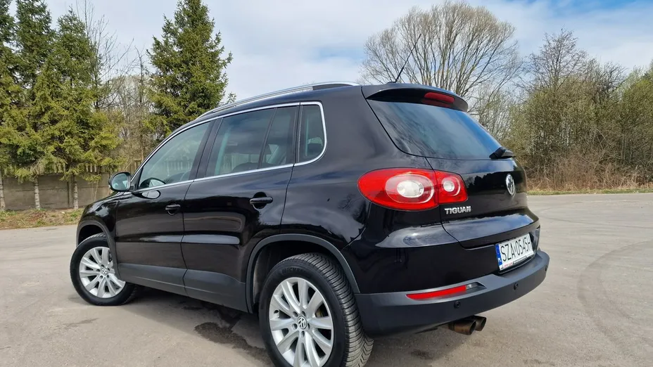 VOLKSWAGEN Tiguan -