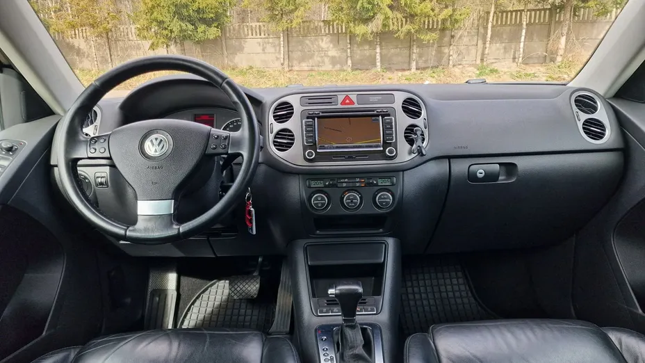 VOLKSWAGEN Tiguan -
