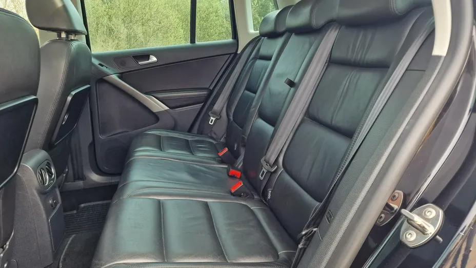 VOLKSWAGEN Tiguan -