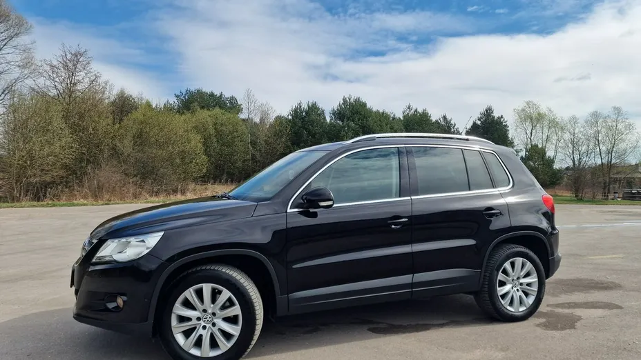 VOLKSWAGEN Tiguan -