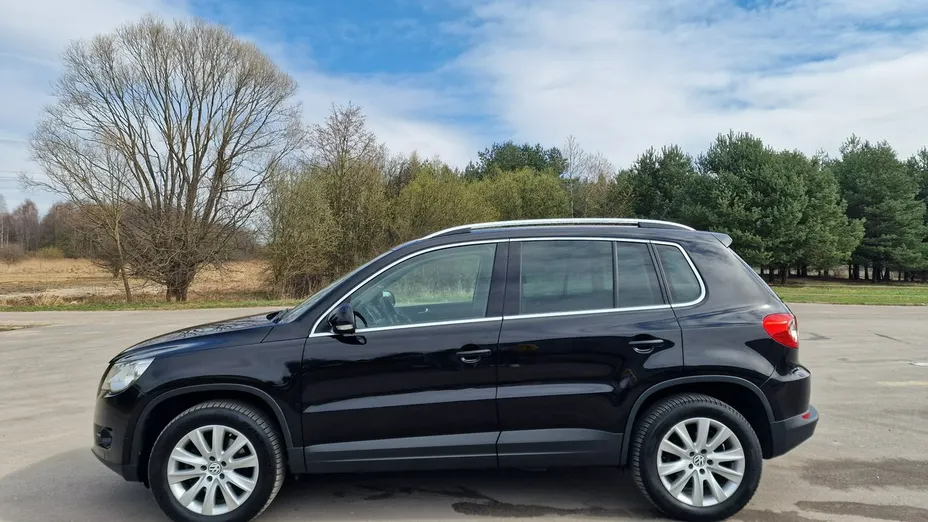 VOLKSWAGEN Tiguan -