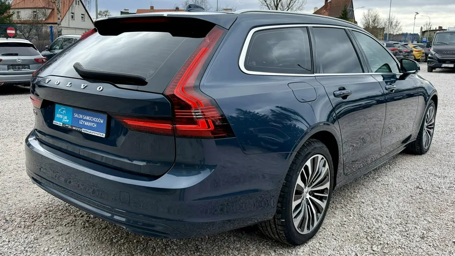 VOLVO V90 -