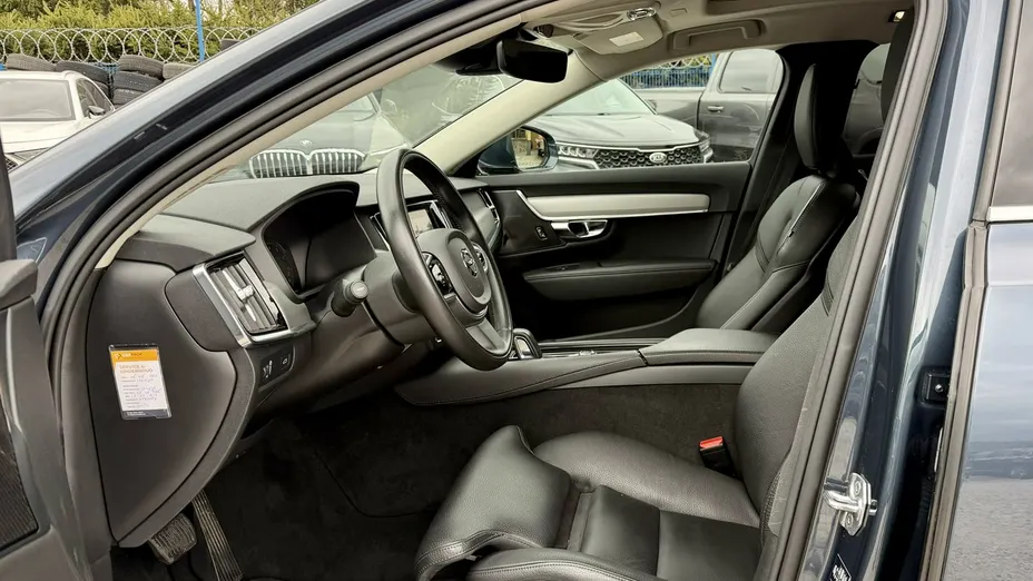 VOLVO V90 -