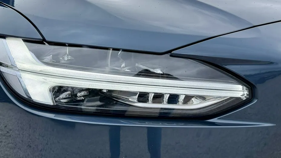 VOLVO V90 -