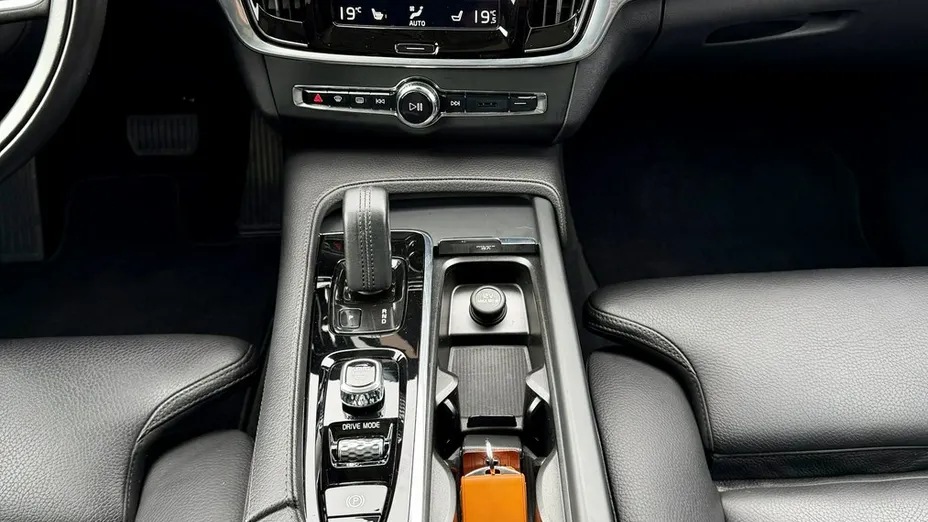 VOLVO V90 -